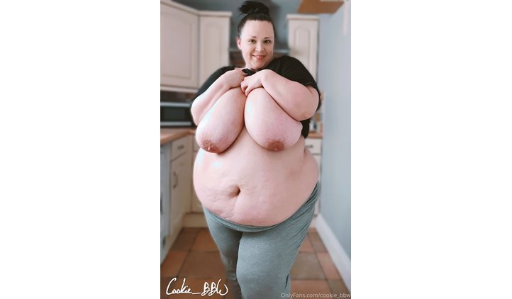 Clare @cookie_bbw